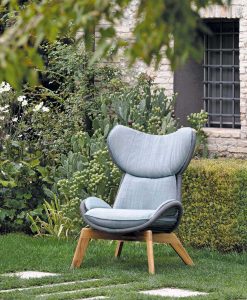 Indulge in the elegance worthy of an indoor piece with the Harp lounge armchair. Teak base and tubular structure with ropes. Padded cushions. Free delivery.