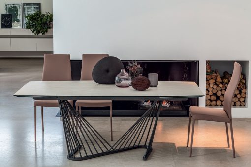 A luxurious barrel-shaped extending table designed by Andrea Lucatello and 100% made in Italy. Customizable ceramic top. Online shop and free home delivery.