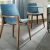 Chaise rembourrée design made in italy en bois massif. Vente ne ligne de chaises et meubles haut de gamme avec livraison gratuite.