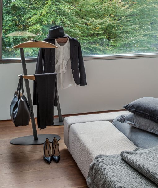 Metal and solid wood valet stand made in Italy in a modern version for the most demanding people's bedroom. Design Roberto Buscato. Home delivery.