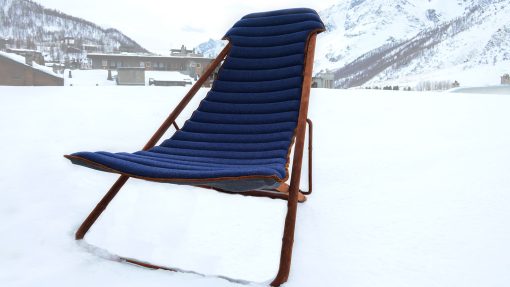 An extraordinary outdoor deckchair, perfect for the most luxurious mountain chalets. Steel, cashmere and suede leather. Tilt-adjustable. Free shipping.