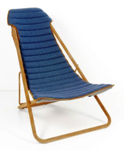 Parfaite pour les chalets de montagne les plus luxueux. Matériaux d'exception: Cachemire et peau de chamois. Chaise longue d'extérieur purement artisanale.