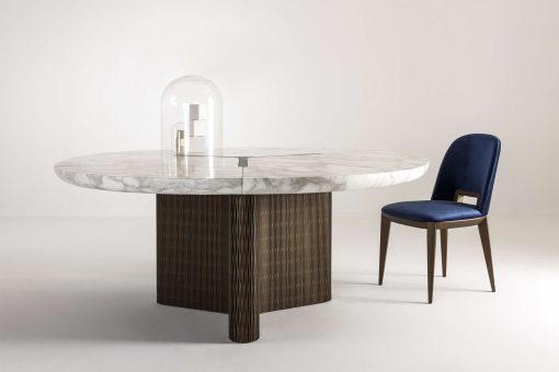 Objets aux caractéristiques exceptionnelles, cette table ronde en marbre est réalisée en Italie avec les meilleurs matériaux et une esthétique sophisitquée.