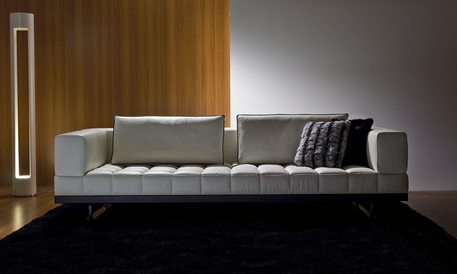 divano Luca Scacchetti misure pelle componibile modulare grande bianco nero marrone posti prezzo casa moderno di lusso 2017 design web made in italy