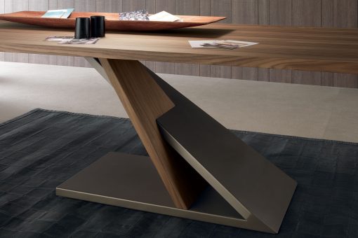 Java est une table rectangulaire en bois haut de gamme réalisée en Italie. Cette table de salle à manger en bois combine élégance, modernité et design.