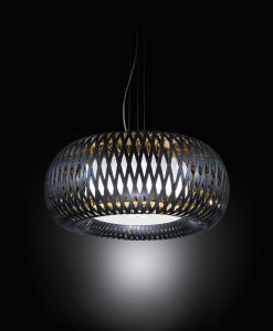 Art of weaving and technical performance. A round scenographic black pendant lamp designed by Elisa Giovannoni. Worldwide home delivery.