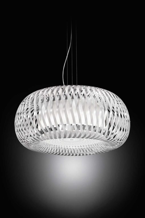 Vente en Ligne de luminaire haut de gamme, fabriqué en Italie. La suspension Kalatos a un diffuseur en technopolymères tressé original. Livraison à domicile