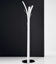 Appendiabiti in cuoio rigenerato, design Arter & Citton. Struttura in metallo, dettagli cromati, cuciture a vista. Consegna a domicilio. Vendita online.