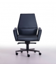 Your prestigious office deserves an original and luxurious conference armchair in black leather. Matteo Nunziati's Kefa is 100% made in Italy. Free delivery