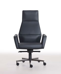 Meublez votre prestigieux bureau avec un luxueux fauteuil de direction en cuir noir. Achat en ligne et livraison gratuite. Design Matteo Nunziati.