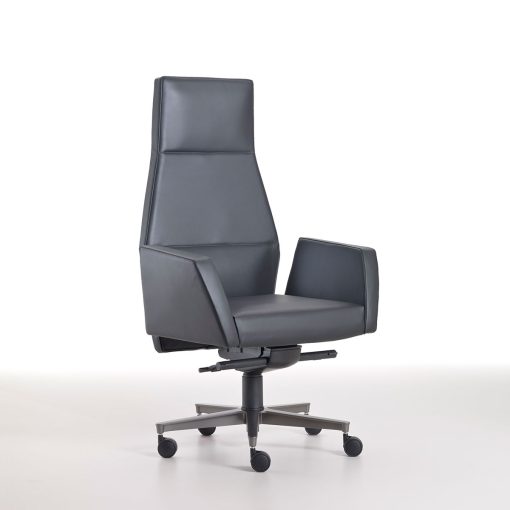 Meublez votre prestigieux bureau avec un luxueux fauteuil de direction en cuir noir. Achat en ligne et livraison gratuite. Design Matteo Nunziati.