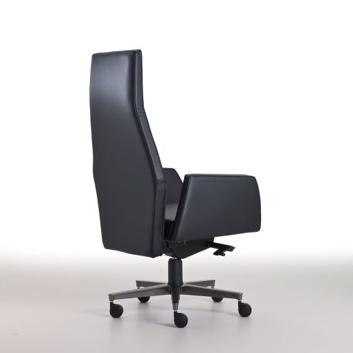 Meublez votre prestigieux bureau avec un luxueux fauteuil de direction en cuir noir. Achat en ligne et livraison gratuite. Design Matteo Nunziati.