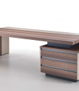 Warm materials and colours. Luxurious saddle leather and eucalyptus essence are used by Matteo Nunziati to create Kefa executive desk. Free delivery.