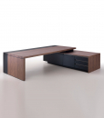 Kefa is an executive desk in walnut and black leather designed by Matteo Nunziati and made in Italy in a big size. Elegant and luxurious. Free delivery.