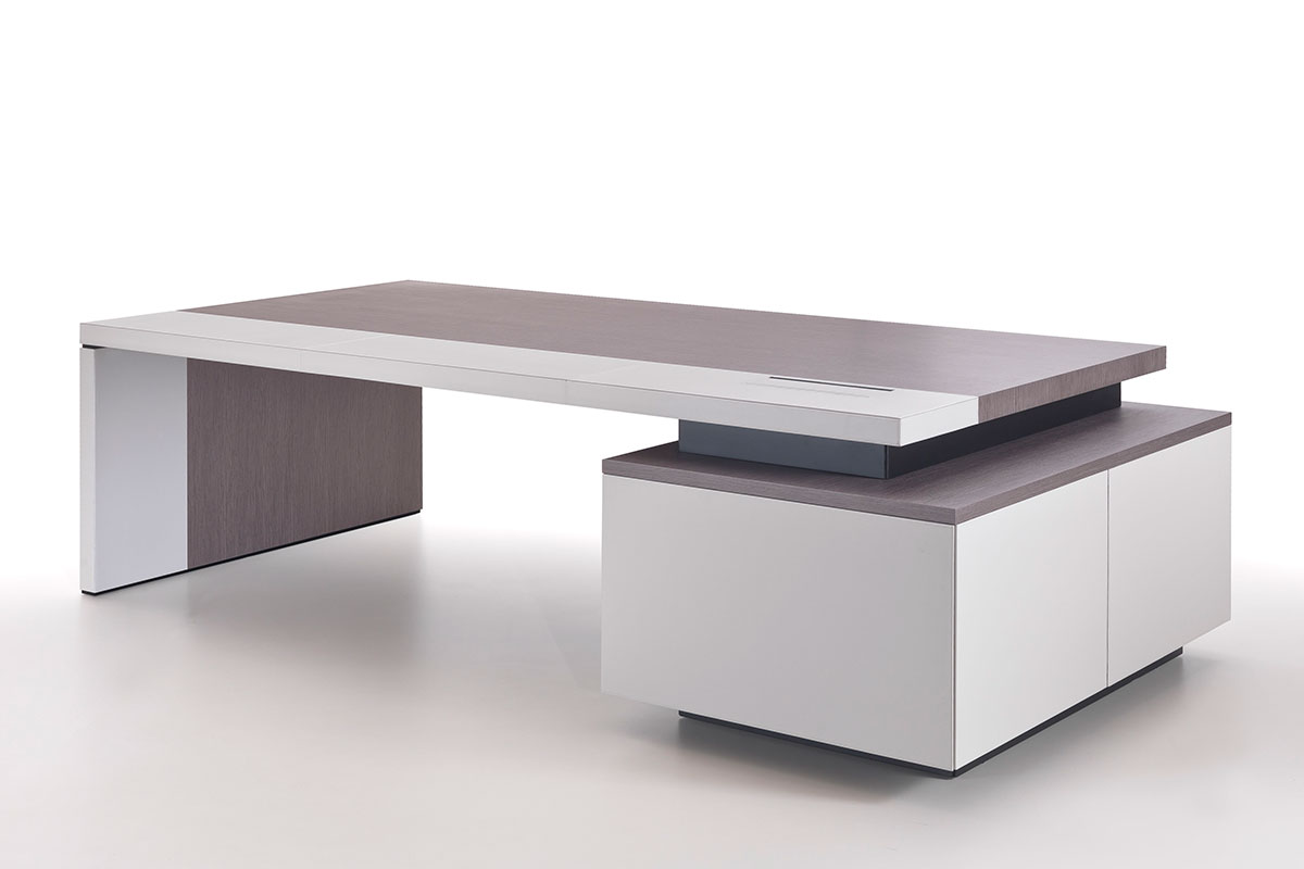 Matteo Nunziati gives soft shades to Kefa executive desk in oak and beige leather. Offer yourself the more elegant and luxurious furniture for your office.