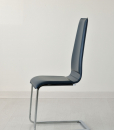 Chaise et chaises de bureau design revêtues en cuir avec structure traineau. Cantilever made in italy. Vente en ligne dans de nombreux coloris.