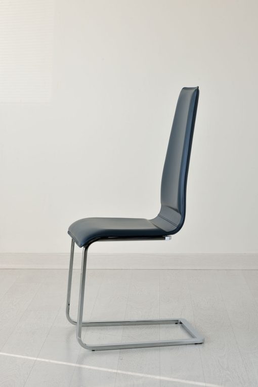 Chaise et chaises de bureau design revêtues en cuir avec structure traineau. Cantilever made in italy. Vente en ligne dans de nombreux coloris.