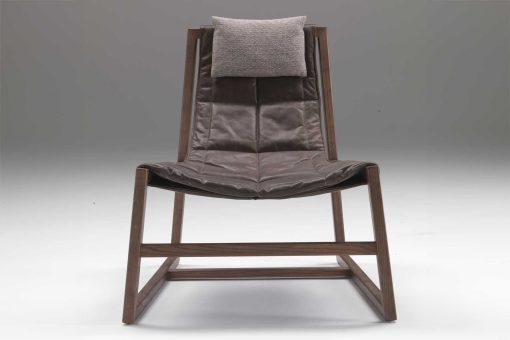 LOUNGE is a Studio Controdesign armchair with solid ash structure and leather upholstery. Buy online this luxurious made in Italy armchair. Free shipping.