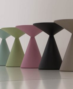 Table basse ronde en polyéthylène avec copartiment intérieur porte objets. Vente en ligne de meubles haut de gamme made in Italy. Livraison à domicile.