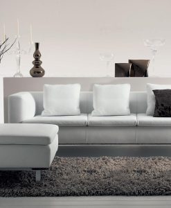 Maldive is a luxury living room piece of furniture. This 3 seater modern leather sofa is available in 12 different colors and is perfect for any environment.
