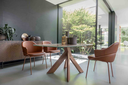 Maori dining table with Canaletto walnut base and glossy beige onyx ceramic top, luxury Italian design