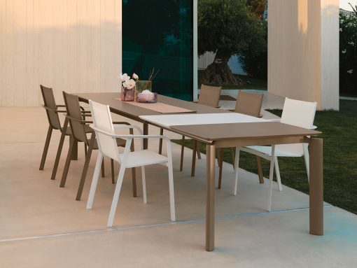 Découvrez notre collection de tables à manger extensibles en aluminium. Achetez en ligne tables de jardin design. Meubles d'extérieur de haute qualité.