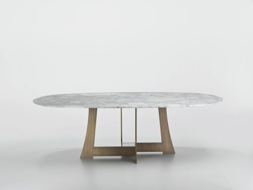 Table de repas ovale en marbre calacatta or signée Umberto Asnago. Vente en ligne de luxueuses tables design made in italy. Livraison gratuite.