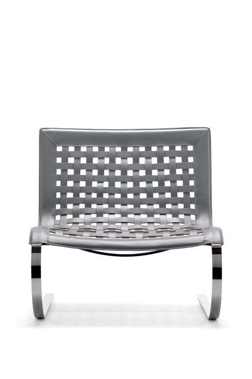 Design Giancarlo Vegni. Poltrona lounge in acciaio a trattamento galvanico e cuoio grigio. Base a slitta. Made in Italy, personalizzabile. Consegna gratuita