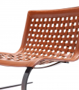 Ampia seduta in cuoio. Base a slitta. Design Giancarlo Vegni. Realizzata interamente in Italia, in Toscana. Poltrona lounge comoda e lussuosa.