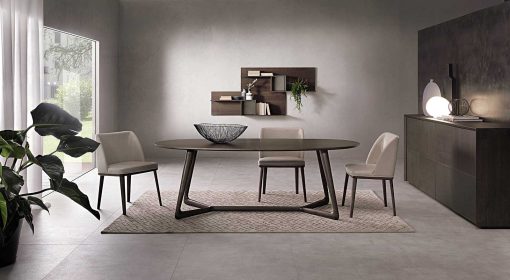 Table de repas ovale en frêne laqué noir. Vente en ligne de tables et meubles design hauts de gamme made in italy avec livraison gratuite.