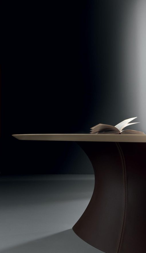 Ola is an executive desk, characterized by a strong and distinct personality. This award-winning executive office desk designed by Mario Mazzer is made in Italy.