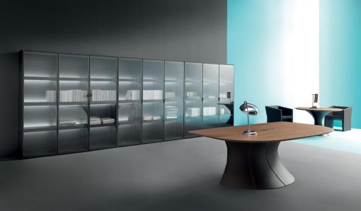 Ola is an executive desk, characterized by a strong and distinct personality. This award-winning executive office desk designed by Mario Mazzer is made in Italy.