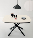 Design Arter & Citton. Un tavolo trasformabile, da tavolino basso a tavolo da pranzo, con piano allungabile in ceramica, meccanismo a gas, ruote a scomparsa