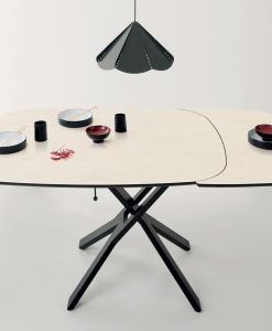 Design Arter & Citton. Table transformable elliptique avec top an céramique blanc, mécanisme à gaz, roulettes. Ameublement haut de gamme en livraison gratuite