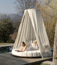 Luxurious, round and big outdoor daybed. Steel and wood frame, light curtain and nautical ropes. Round mattress and hanging lamp included. Free delivery.