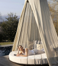 Luxurious, round and big outdoor daybed. Steel and wood frame, light curtain and nautical ropes. Round mattress and hanging lamp included. Free delivery.