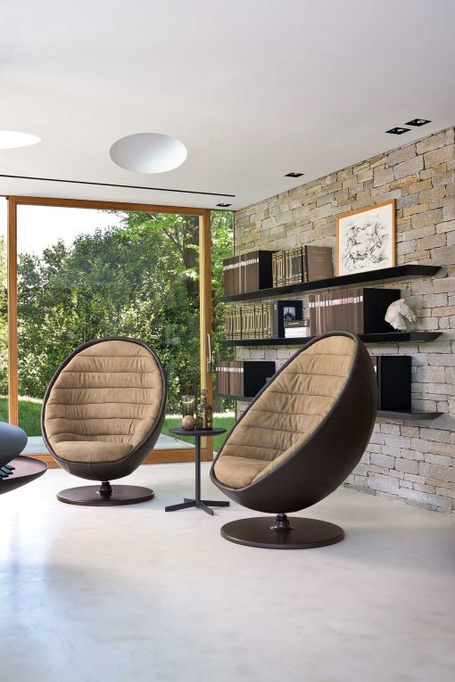 Planet fauteuil relax tournant revêtu en cuir design de Daniele Lo Scalzo Moscheri