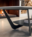 Table basse avec double plateau en céramique et en métal. Vente en ligne de meubles design haut de gamme pour la maison et le bureau. Livraison à domicile.