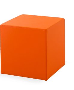 Complément d'ameublement, ce pouf carré est revêtu de cuir ou d'eco-cuir. Nombreuses couleurs disponibles. Achat en ligne. Livraison à domicile.
