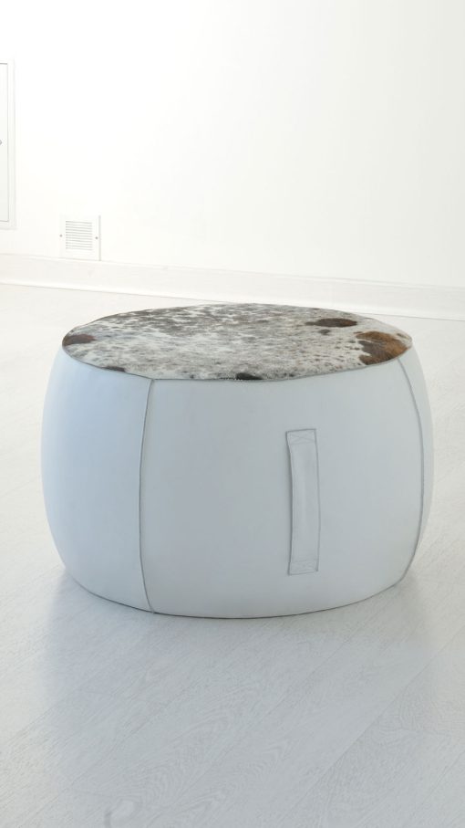 Furniture complement for additional accommodation. Round pouf available in several colours and coverings of leather or fire resistant eco-leather.