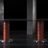 Tavolo ovale con 2 piedi cilindrici rivestiti in cuoio pieno fiore. Piano in vetro trasparente o fumé. Design Giancarlo Vegni. Consegna a domicilio gratuita