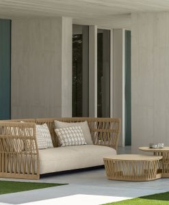 Canapé d'extérieur en aluminium et corde tressée beige. Vente en ligne de meubles de jardin design haut de gamme avec livraison gratuite.