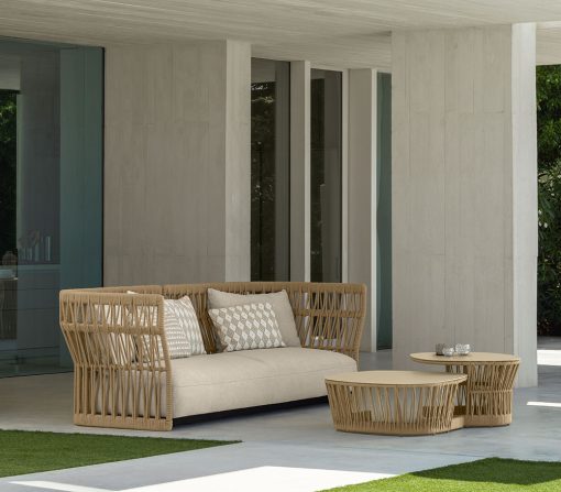 Divano da esterno in alluminio e corda intrecciata. Vendita online di mobili da giardino design di alta qualità con consegna gratuita. Mobili per terrazze.