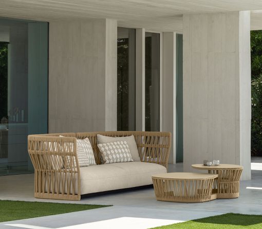 Canapé d'extérieur en aluminium et corde tressée beige. Vente en ligne de meubles de jardin design haut de gamme avec livraison gratuite.