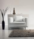 The subtle silver metal accents on the feet as well as the fashionable leather covering give Samar, a soft leather armchair, a completely unique and elegant look.