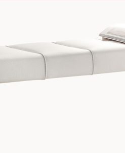 Made in Italy handmade capitonné bench with leather covering available in several colours, fully customizable. Free home delivery.