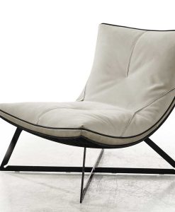 Chaise longue en cuir crème made in italy. Vente en ligne de meubles et fauteuils relax design haut de gamme avec livraison gratuite.