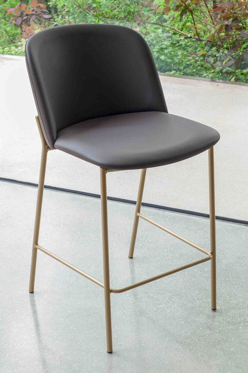 Sgabello Clo - struttura in metallo finitura oro goffrato - rivestimento ecopelle testa di moro