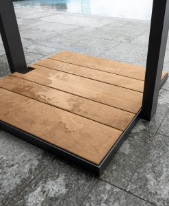 Doccia da esterno in alluminio e teak. Vendita online di docce design per giardini e terrazze con consegna gratuita. Mobili da esterno made in Italy.