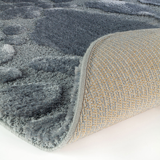 Gros plan de la texture 3D effet pierre du tapis Venere Stone Grigio Perla